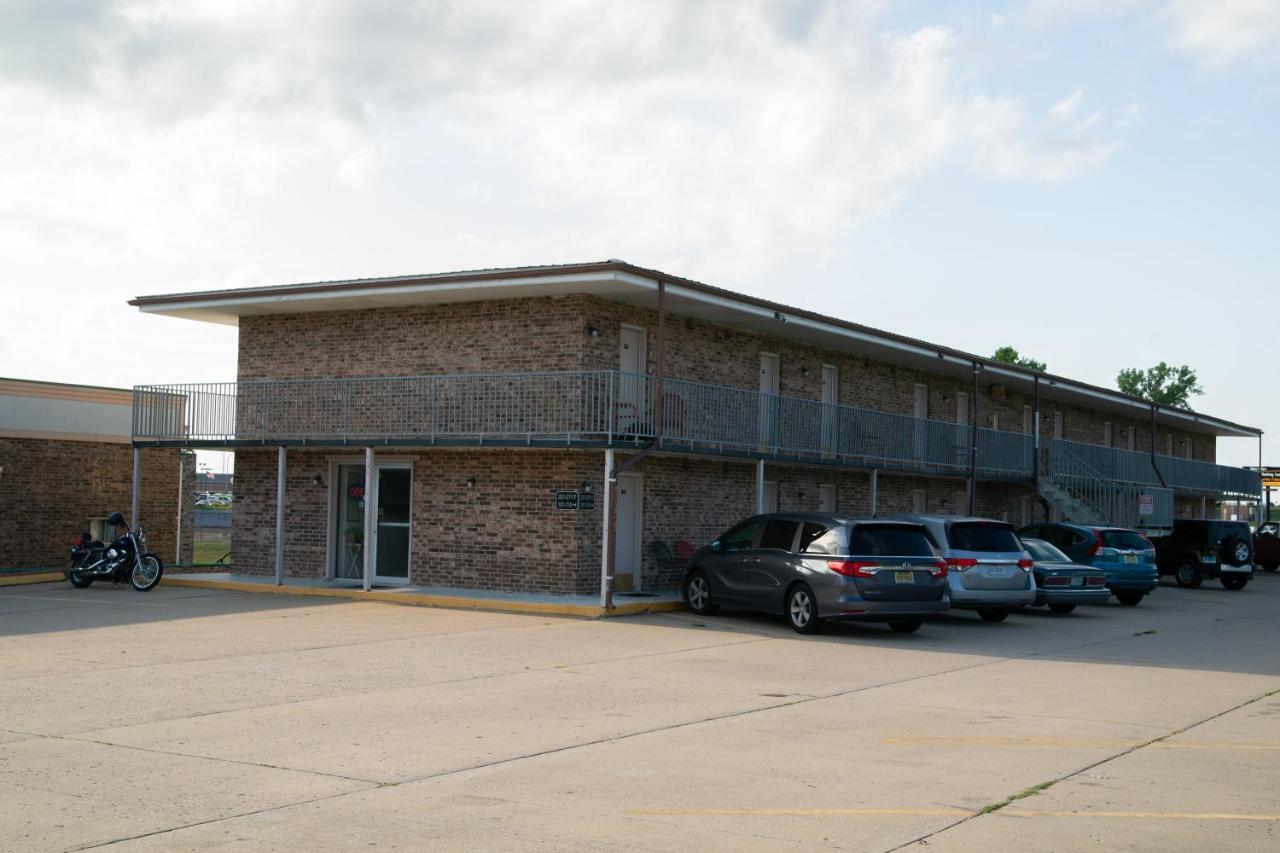 Marshall Lodge By Oyo Hwy 65 Exterior photo